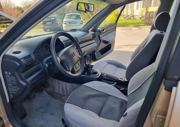 Audi A4 cena 4900 przebieg: 295000, rok produkcji 1995 z Pruszków małe 254